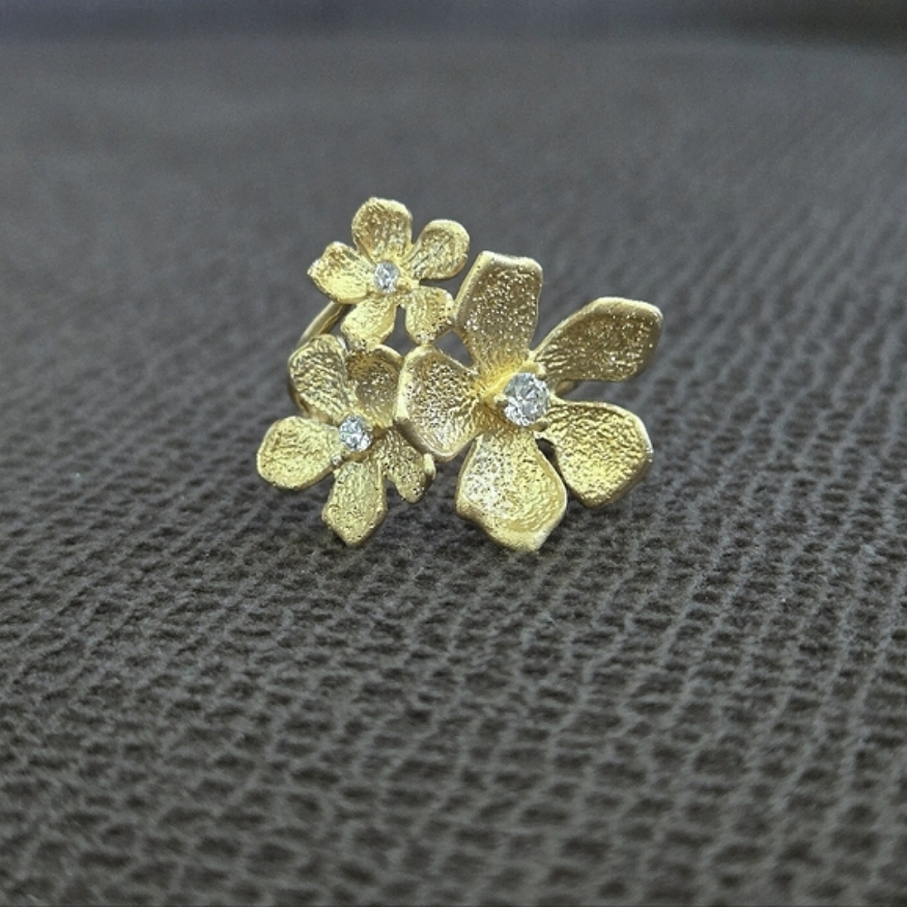 Mia Fiore Textured Gold💛 Triple3️⃣ Blossom🌸 Ring💍 - NWT - Picture 14 of 16